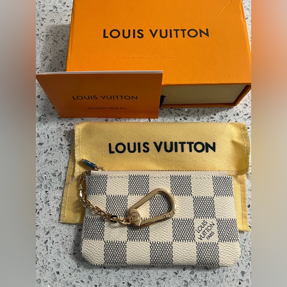 🆕 Louis Vuitton Zippered key pouch